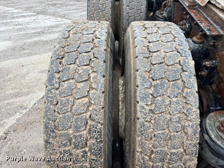 image for item FG0218 2004 Kenworth T800B semi truck