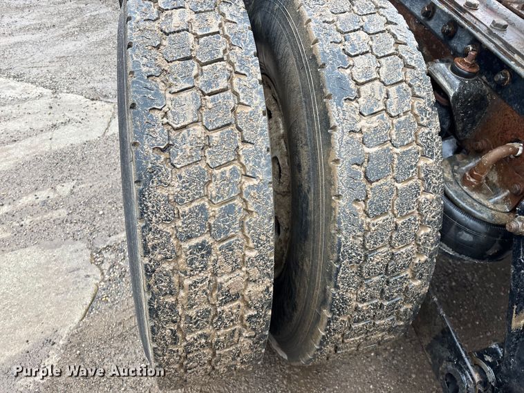 image for item FG0218 2004 Kenworth T800B semi truck