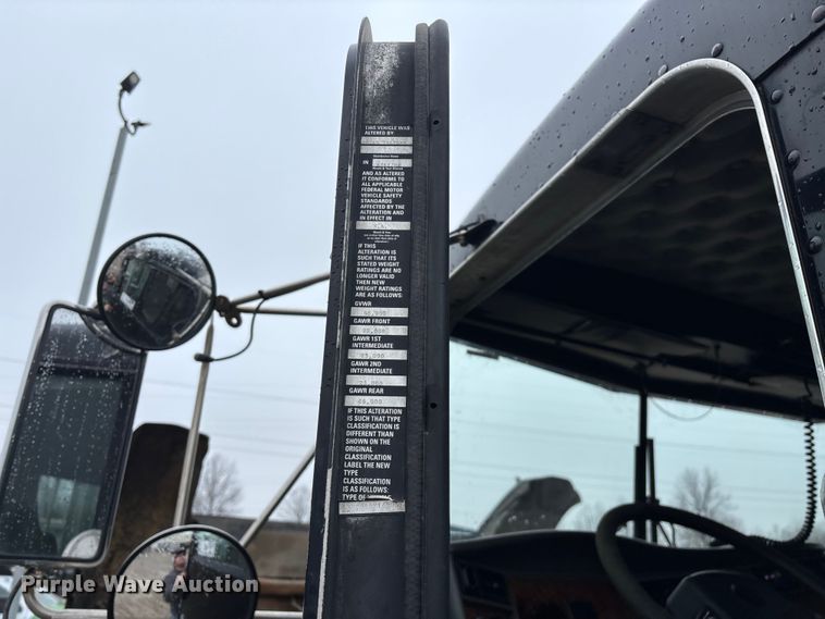 image for item FG0218 2004 Kenworth T800B semi truck