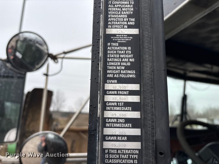 image for item FG0218 2004 Kenworth T800B semi truck