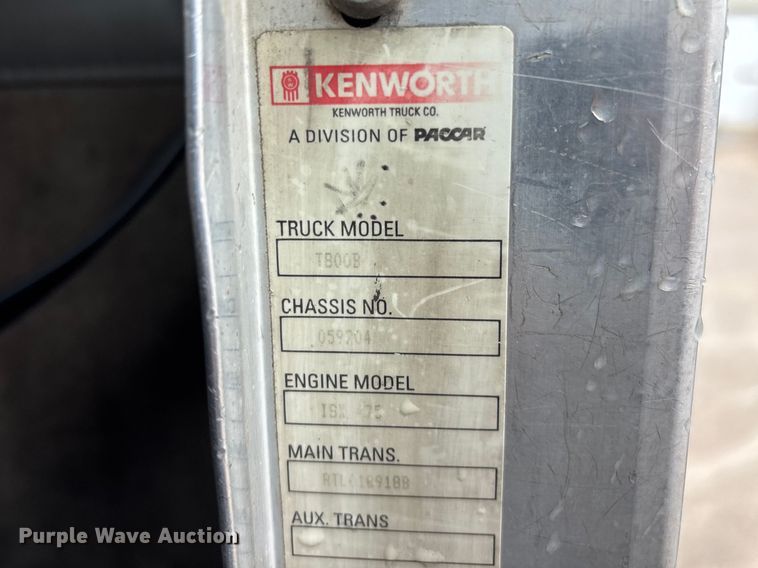 image for item FG0218 2004 Kenworth T800B semi truck