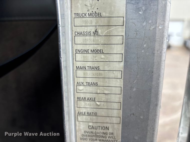 image for item FG0218 2004 Kenworth T800B semi truck