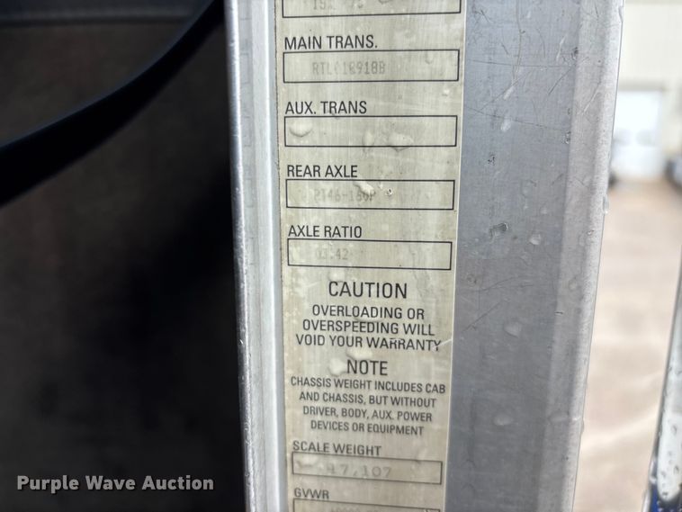 image for item FG0218 2004 Kenworth T800B semi truck