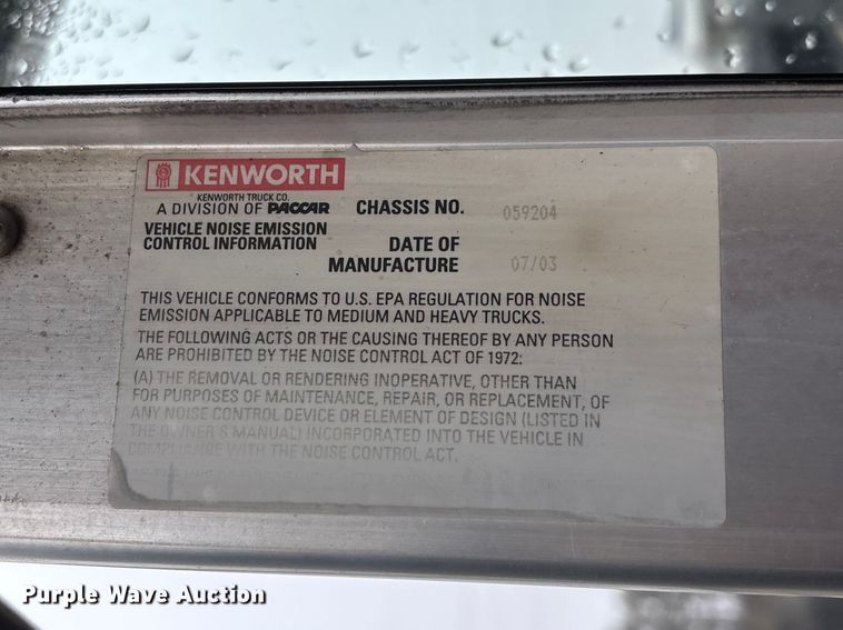 image for item FG0218 2004 Kenworth T800B semi truck