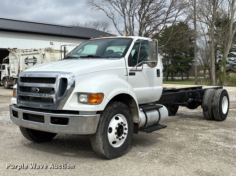 image for item FG0219 2013 Ford F750 Super Duty truck cab and chassis