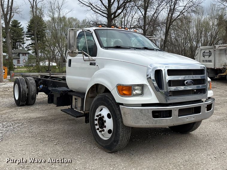 image for item FG0219 2013 Ford F750 Super Duty truck cab and chassis