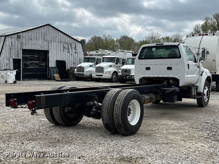 image for item FG0219 2013 Ford F750 Super Duty truck cab and chassis