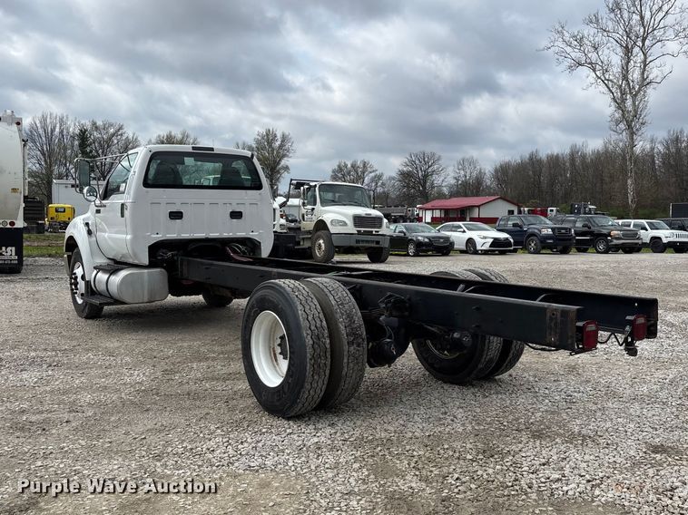 image for item FG0219 2013 Ford F750 Super Duty truck cab and chassis