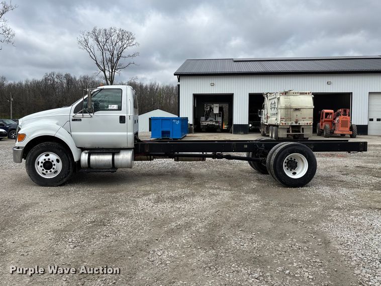 image for item FG0219 2013 Ford F750 Super Duty truck cab and chassis