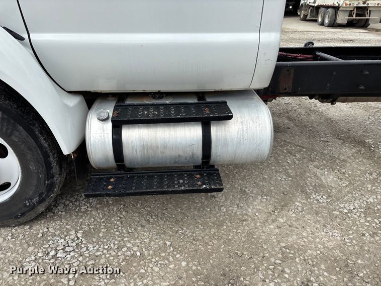 image for item FG0219 2013 Ford F750 Super Duty truck cab and chassis