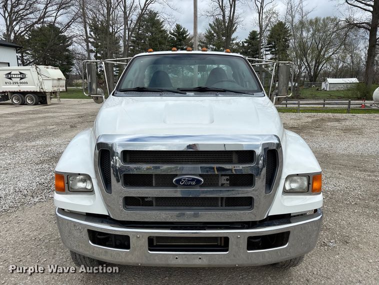 image for item FG0219 2013 Ford F750 Super Duty truck cab and chassis