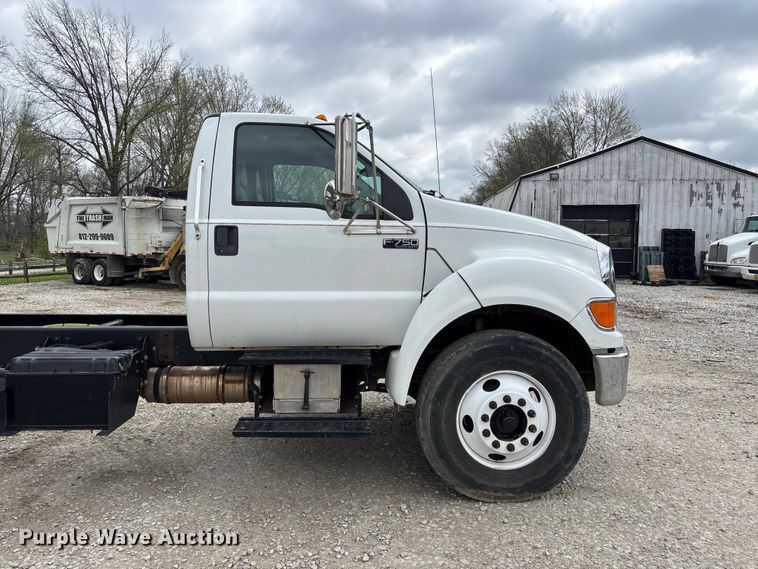 image for item FG0219 2013 Ford F750 Super Duty truck cab and chassis