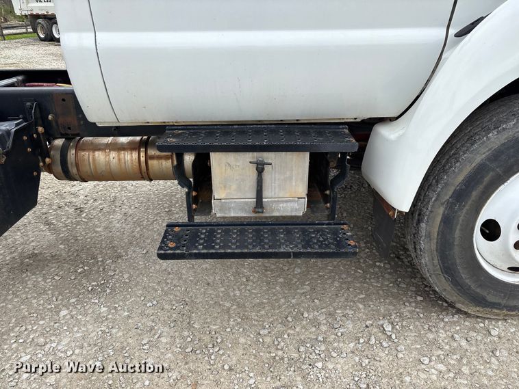 image for item FG0219 2013 Ford F750 Super Duty truck cab and chassis