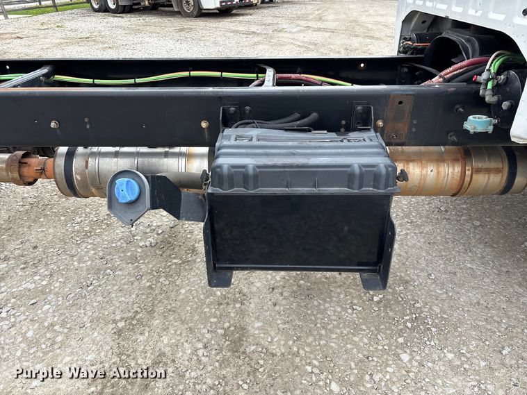 image for item FG0219 2013 Ford F750 Super Duty truck cab and chassis