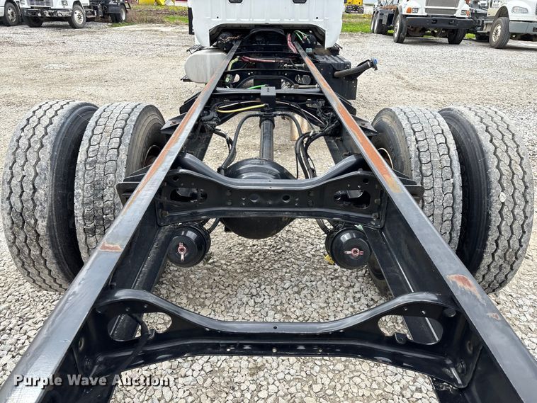 image for item FG0219 2013 Ford F750 Super Duty truck cab and chassis