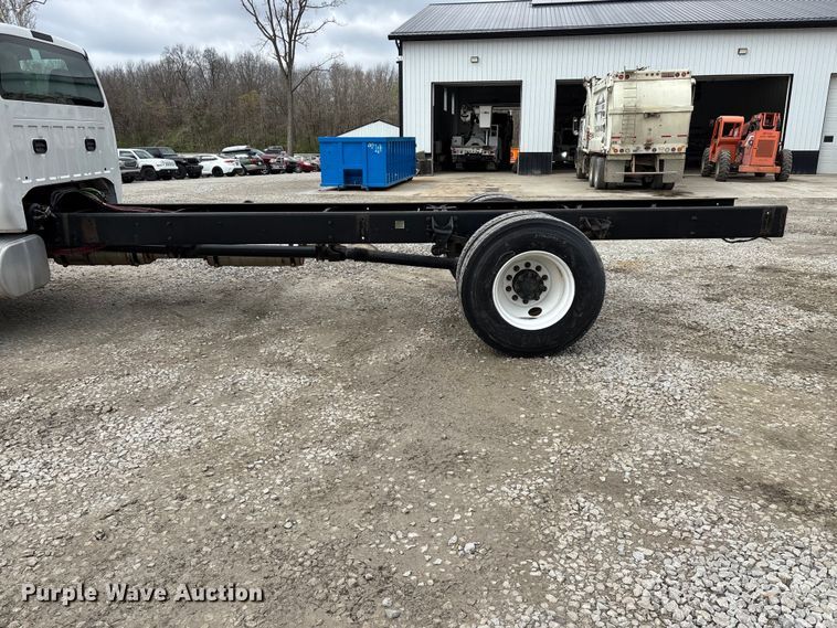 image for item FG0219 2013 Ford F750 Super Duty truck cab and chassis