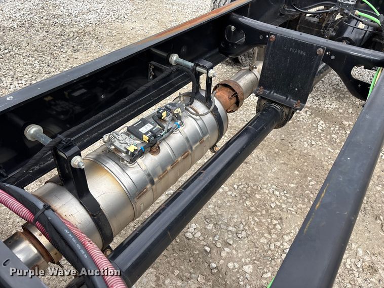 image for item FG0219 2013 Ford F750 Super Duty truck cab and chassis