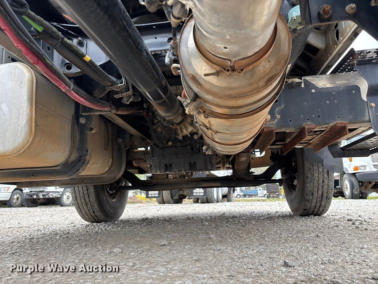 image for item FG0219 2013 Ford F750 Super Duty truck cab and chassis