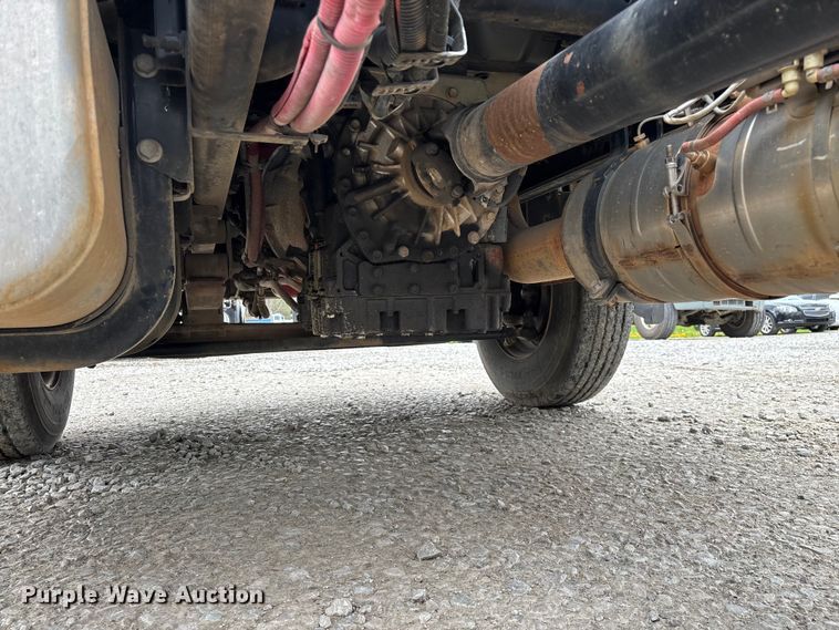 image for item FG0219 2013 Ford F750 Super Duty truck cab and chassis