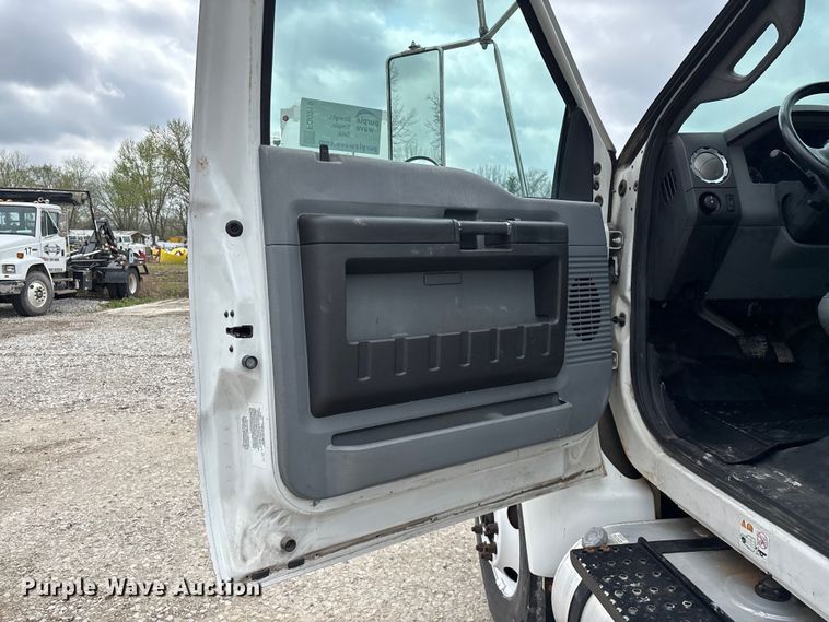 image for item FG0219 2013 Ford F750 Super Duty truck cab and chassis