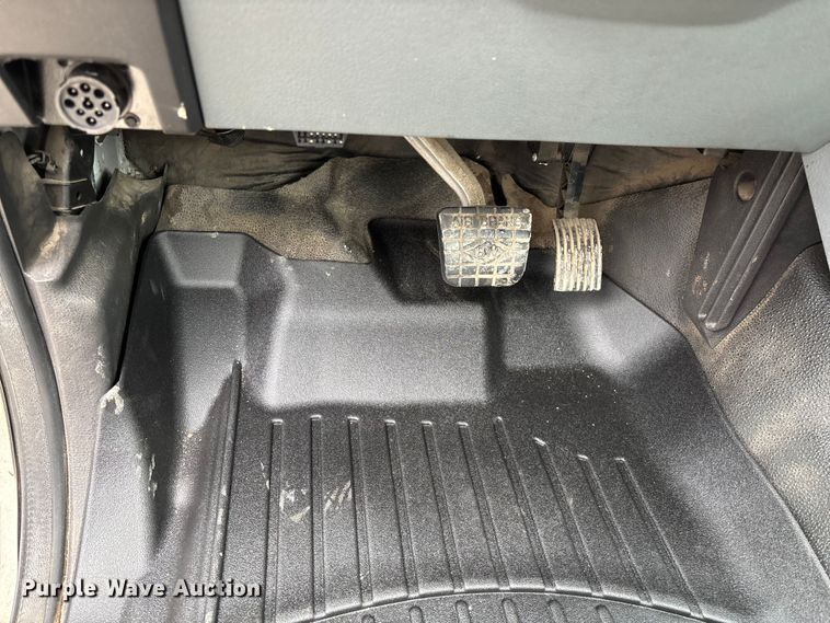 image for item FG0219 2013 Ford F750 Super Duty truck cab and chassis