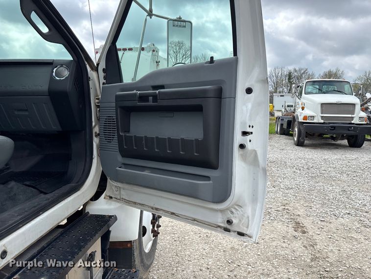 image for item FG0219 2013 Ford F750 Super Duty truck cab and chassis