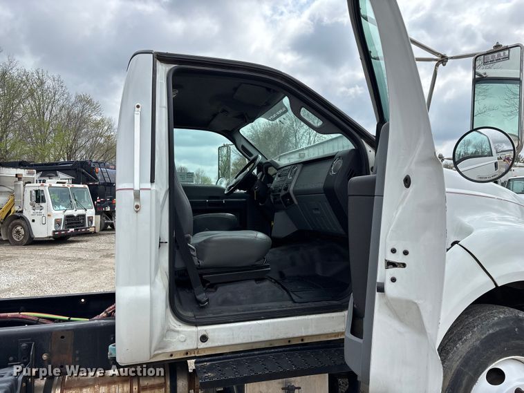 image for item FG0219 2013 Ford F750 Super Duty truck cab and chassis