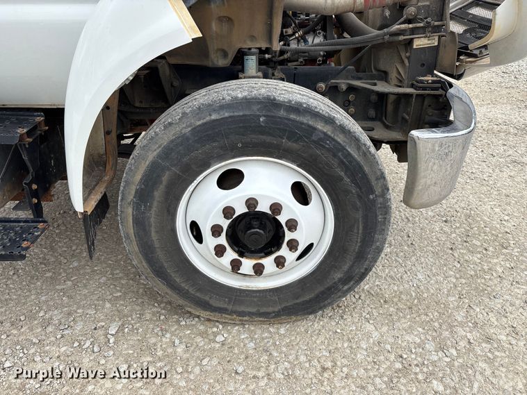 image for item FG0219 2013 Ford F750 Super Duty truck cab and chassis