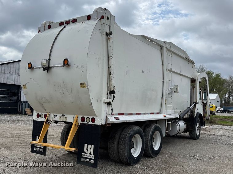 image for item FG0220 2008 Mack refuse truck