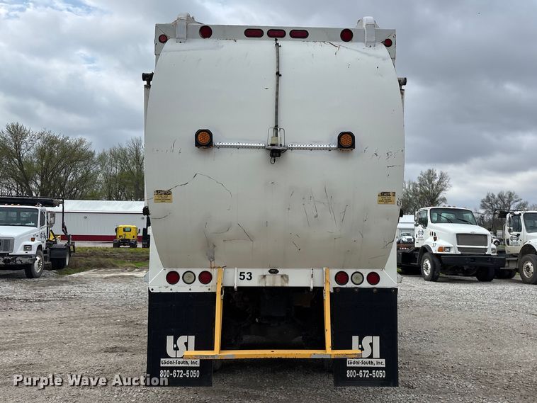image for item FG0220 2008 Mack refuse truck