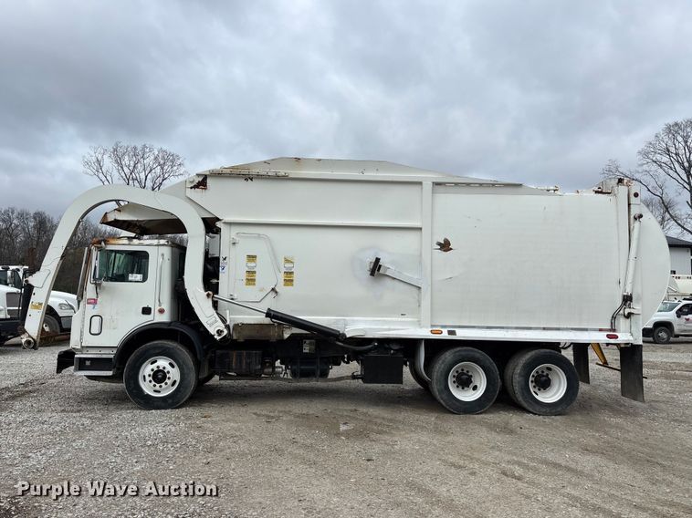 image for item FG0220 2008 Mack refuse truck
