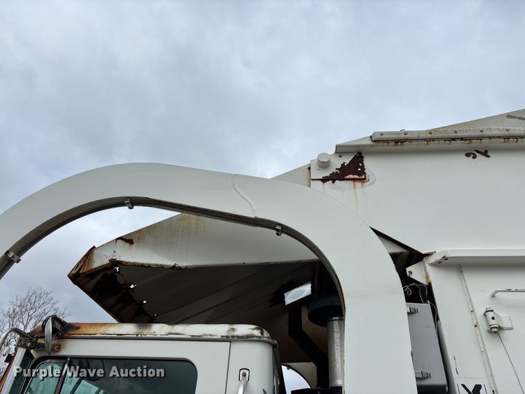 image for item FG0220 2008 Mack refuse truck