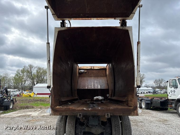 image for item FG0220 2008 Mack refuse truck