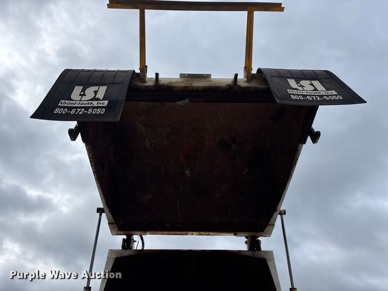 image for item FG0220 2008 Mack refuse truck