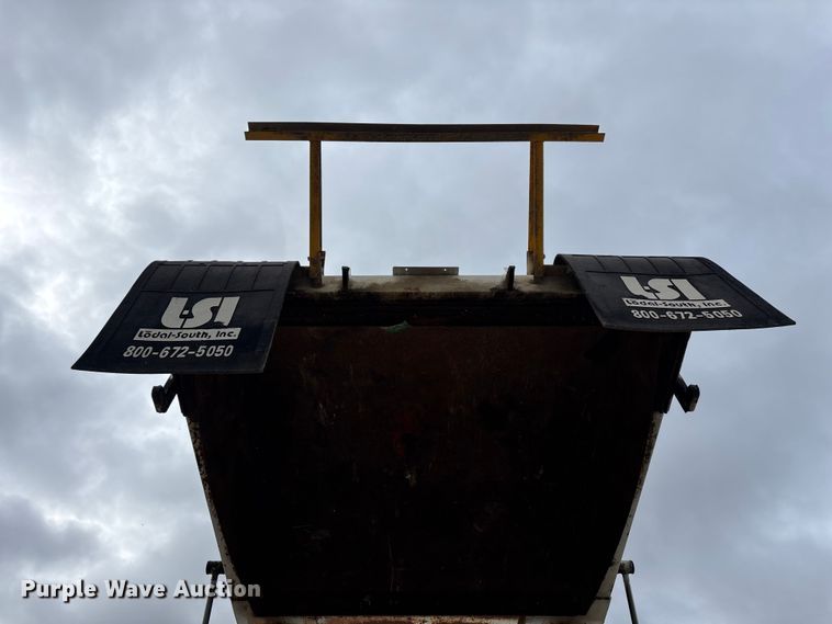 image for item FG0220 2008 Mack refuse truck