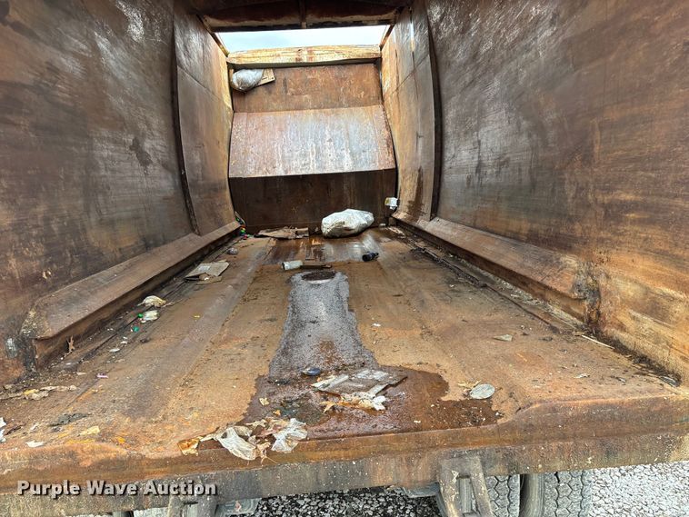 image for item FG0220 2008 Mack refuse truck