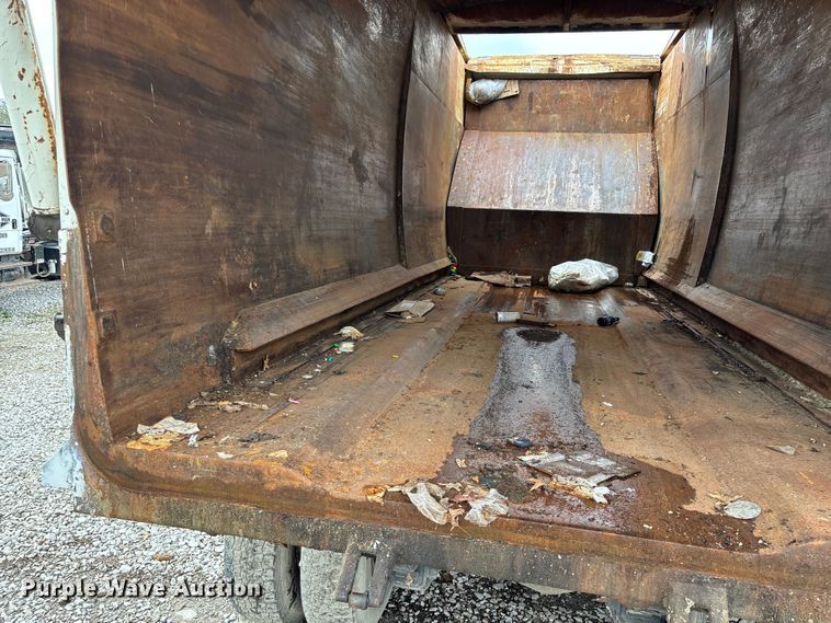 image for item FG0220 2008 Mack refuse truck