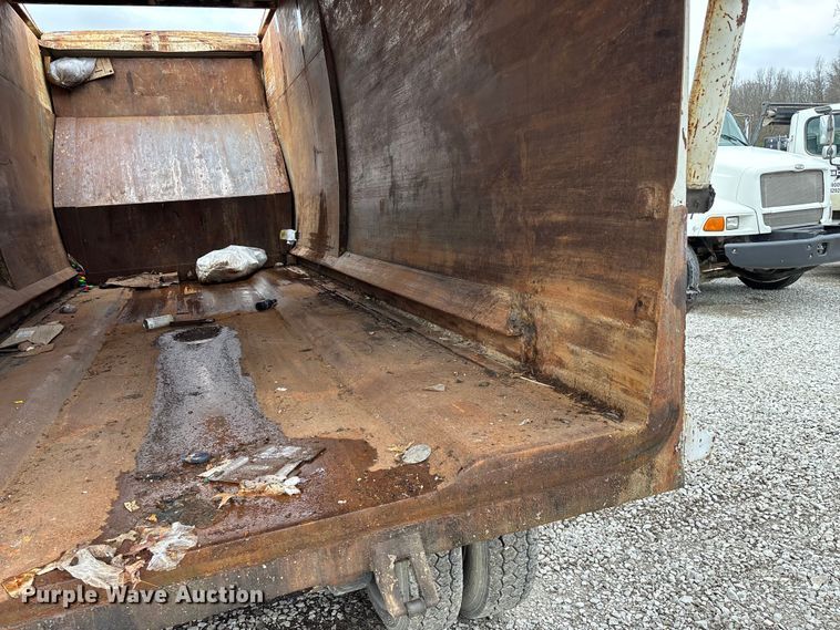 image for item FG0220 2008 Mack refuse truck