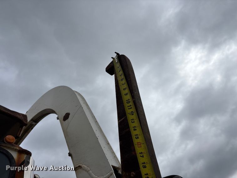 image for item FG0220 2008 Mack refuse truck