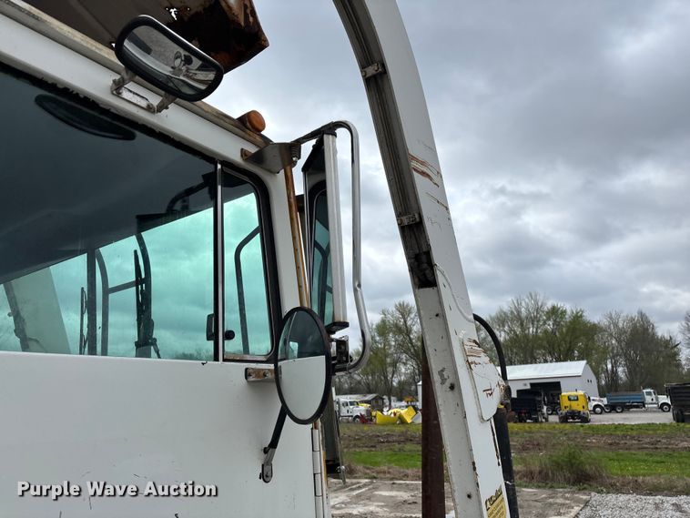 image for item FG0220 2008 Mack refuse truck