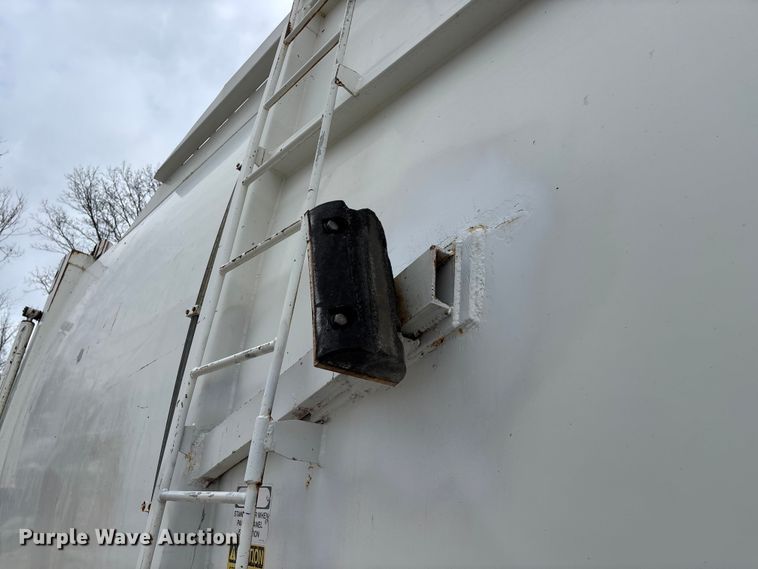 image for item FG0220 2008 Mack refuse truck