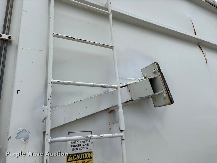 image for item FG0220 2008 Mack refuse truck