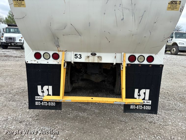 image for item FG0220 2008 Mack refuse truck