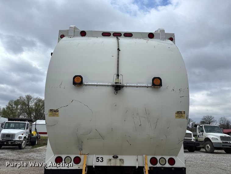 image for item FG0220 2008 Mack refuse truck