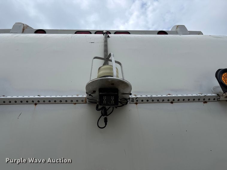 image for item FG0220 2008 Mack refuse truck