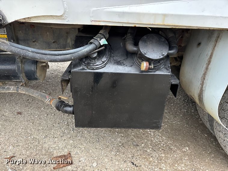 image for item FG0220 2008 Mack refuse truck