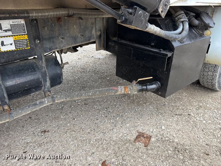 image for item FG0220 2008 Mack refuse truck