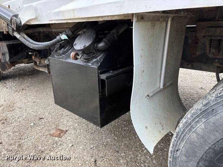 image for item FG0220 2008 Mack refuse truck