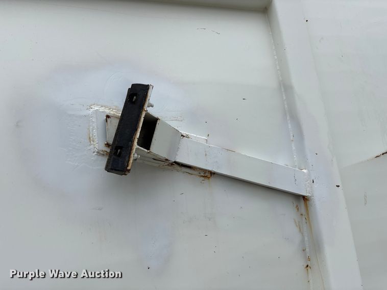 image for item FG0220 2008 Mack refuse truck