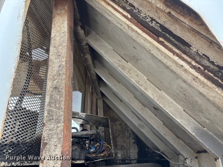 image for item FG0220 2008 Mack refuse truck